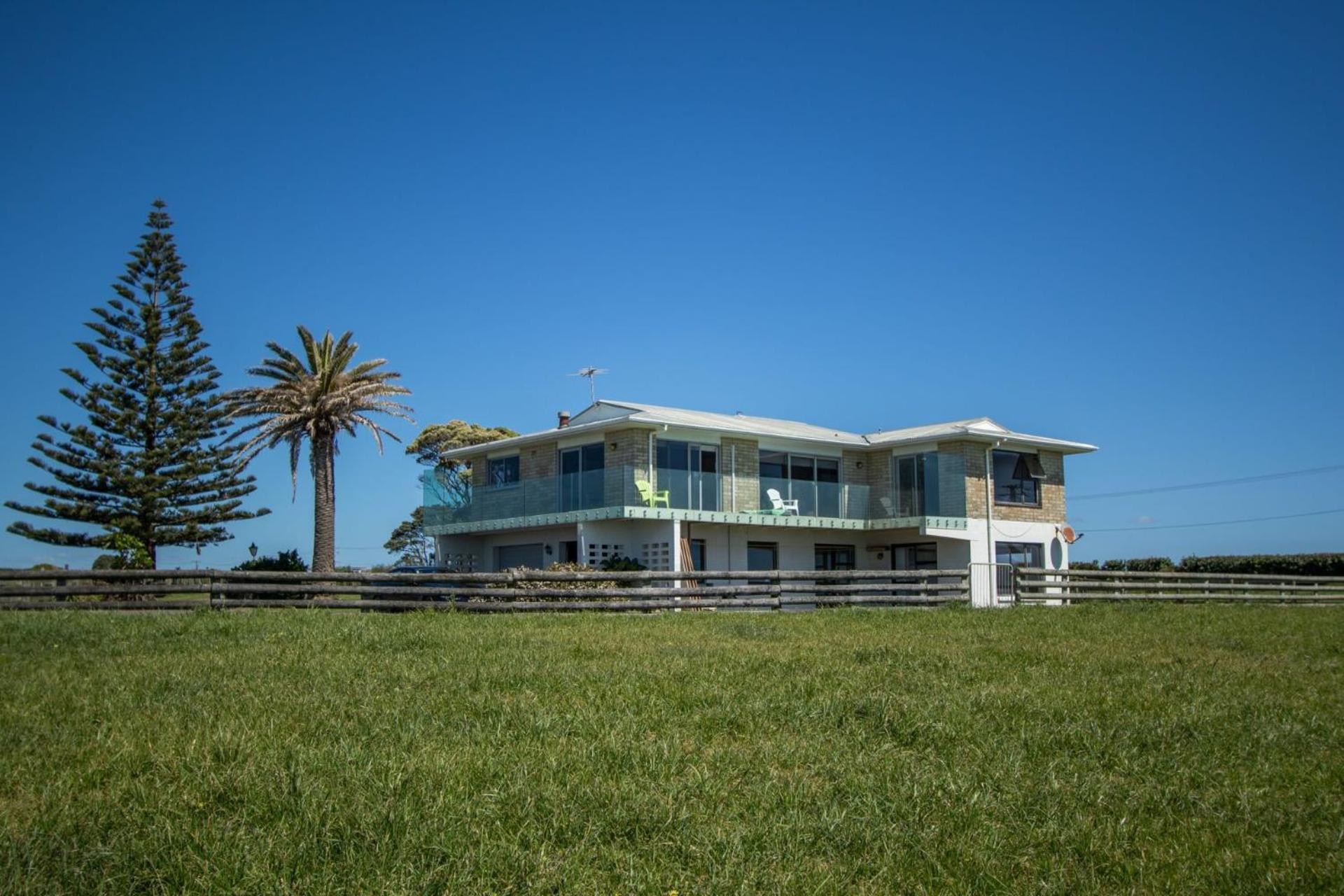 Wills On The Water Beachfront Apartment Bell Block ภายนอก รูปภาพ